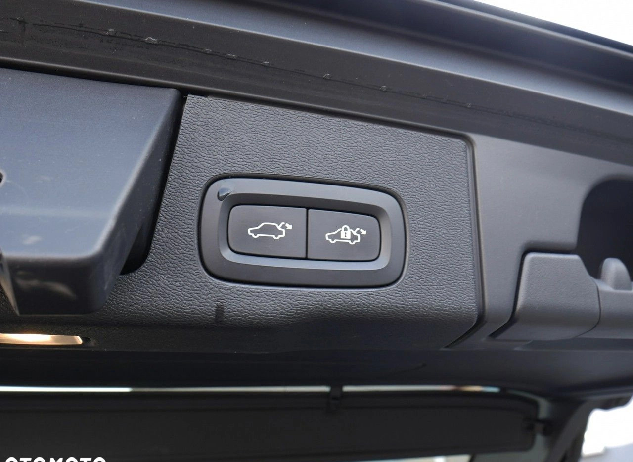 Volvo XC 60 cena 169900 przebieg: 43933, rok produkcji 2019 z Czarna Woda małe 352